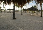 DSC04656  Het Manchebo hotel bevind zich aan het breedste strand van Aruba. Dat betekent een flink eind lopen naar de zee.....maar wie klaagt daarover?